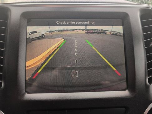Used 2019 Jeep Cherokee Trailhawk AWD/4WD image 23