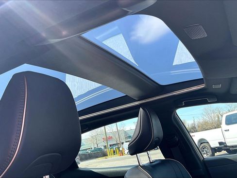 Used 2023 Toyota Crown Platinum image 22