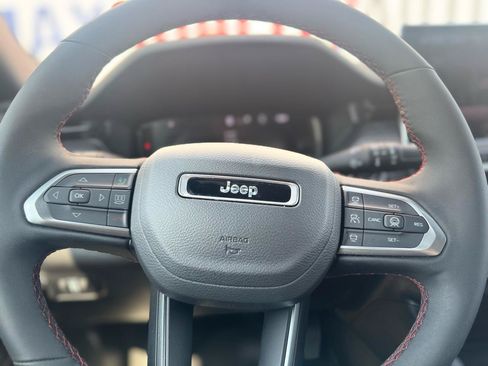 Used 2025 Jeep Compass Trailhawk w/ Trailhawk Elite Group AWD/4WD image 48