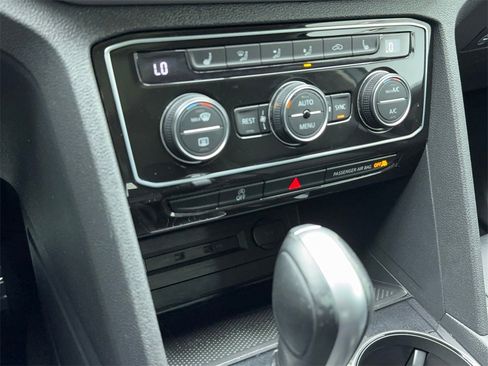 Used 2023 Volkswagen Atlas SE w/ Panoramic Sunroof Package image 27