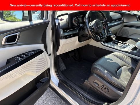 Used 2022 Kia Carnival LX FWD image 15