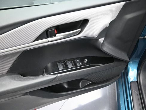 Used 2025 Toyota Camry SE w/ Convenience Package image 10