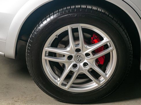 Used 2012 Porsche Cayenne image 18