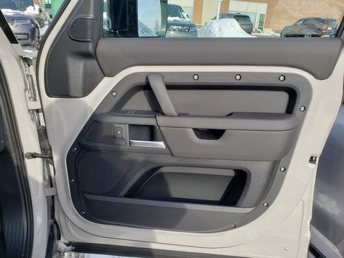 New 2026 Land Rover Defender 130 X-Dynamic SE image 18