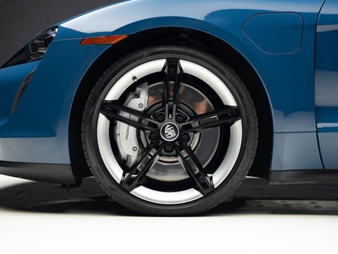 Used 2022 Porsche Taycan 4S image 19