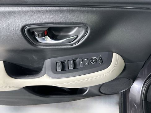 Used 2025 Honda HR-V LX image 15