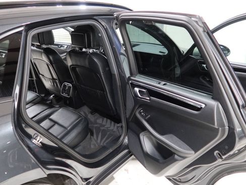 Used 2024 Porsche Macan AWD/4WD image 14