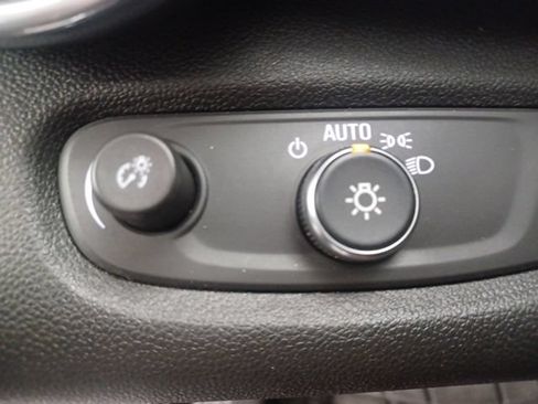 Used 2024 Chevrolet Trax LT FWD image 17