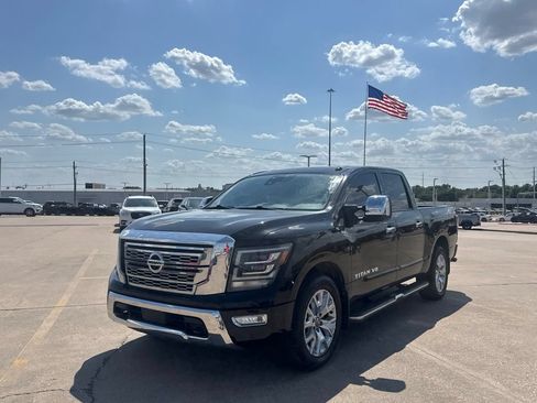 Used 2020 Nissan Titan SL w/ Moonroof Package RWD image 8