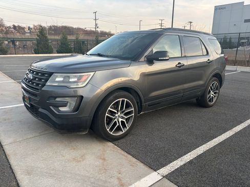 Used 2016 Ford Explorer Sport w/ Equipment Group 401A AWD/4WD image 2