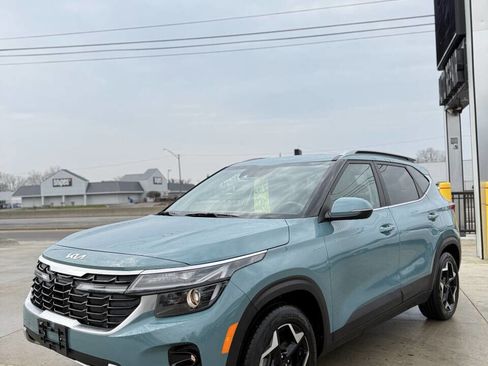 Used 2024 Kia Seltos EX image 3