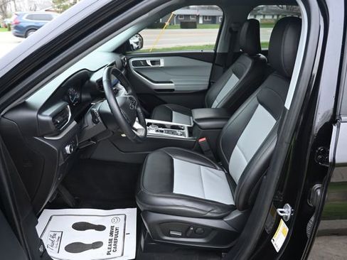 Used 2022 Ford Explorer XLT w/ Equipment Group 202A image 28