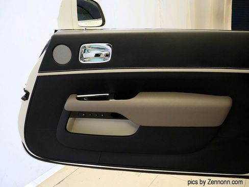 Used 2020 Rolls-Royce Dawn image 30