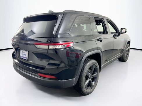 Used 2023 Jeep Grand Cherokee Altitude image 5