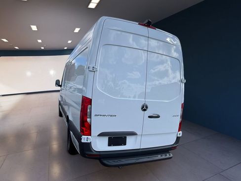 Used 2025 Mercedes-Benz Sprinter 2500 image 2