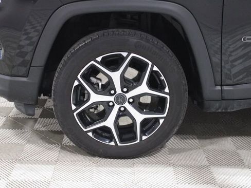 Used 2025 Jeep Compass Limited image 41