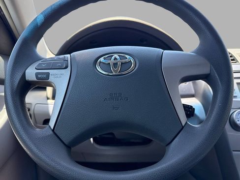 Used 2011 Toyota Camry LE FWD image 39