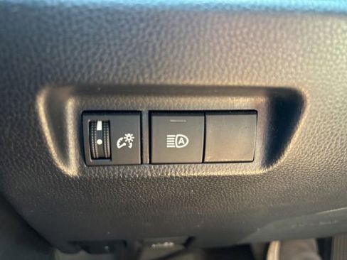 Used 2019 Toyota RAV4 LE FWD image 19