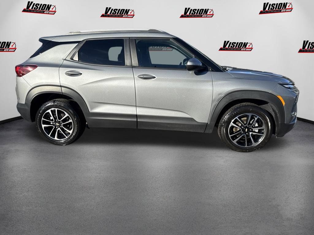 Used 2024 Chevrolet TrailBlazer LT w/ Driver Confidence Package AWD/4WD image 4