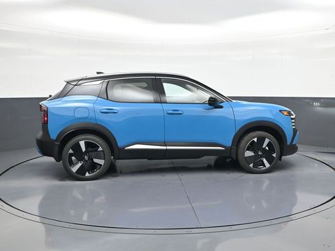 New 2026 Nissan Kicks SR w/ SR Premium Package FWD image 8