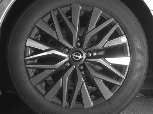 Used 2025 Nissan Altima 2.5 SV FWD image 14