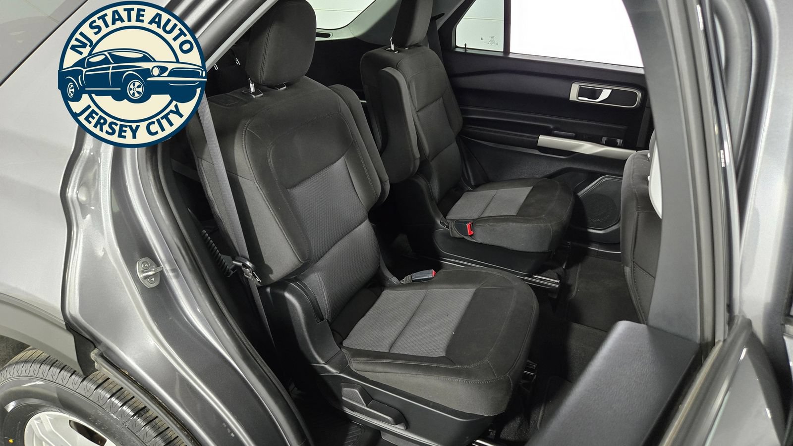 Used 2022 Ford Explorer XLT AWD/4WD image 5