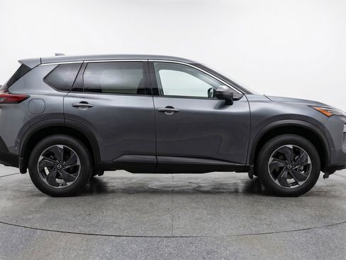 Used 2025 Nissan Rogue SV AWD/4WD image 11