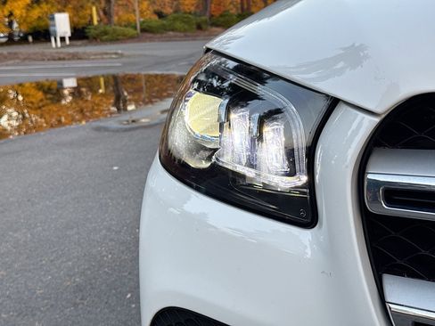 Used 2023 Mercedes-Benz GLS 450 4MATIC image 43