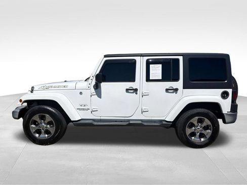 Used 2016 Jeep Wrangler Unlimited Sahara w/ Connectivity Group AWD/4WD image 2