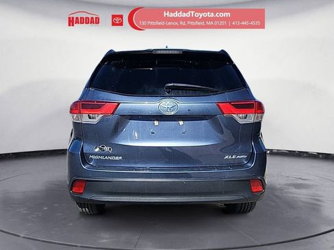 Used 2019 Toyota Highlander XLE AWD/4WD image 4