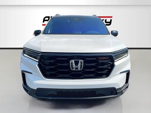 Used 2025 Honda Pilot TrailSport image 2