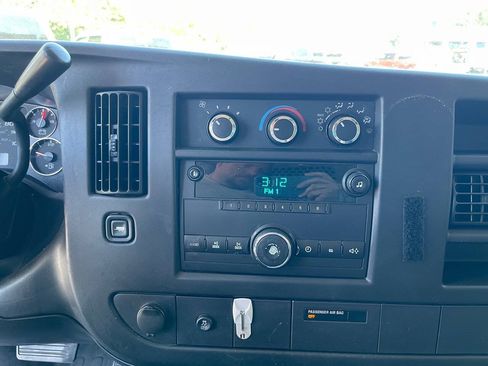 Used 2014 Chevrolet Express 1500 RWD image 35