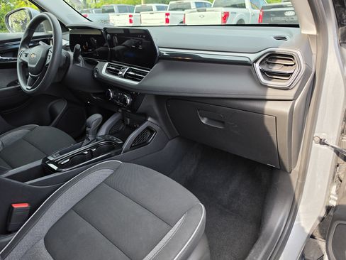 Used 2024 Chevrolet TrailBlazer LT FWD image 17