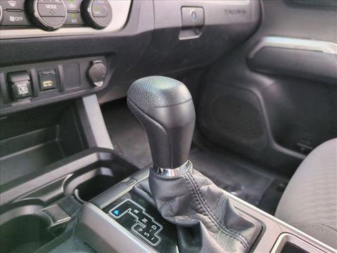 Used 2022 Toyota Tacoma SR5 w/ Technology Package image 12