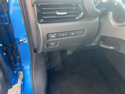 Used 2024 Nissan Sentra SV FWD image 13