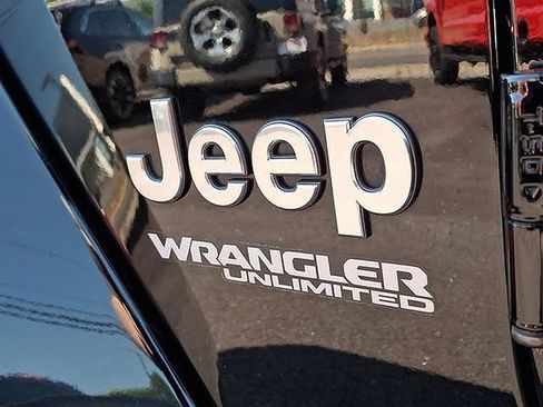 Used 2021 Jeep Wrangler Unlimited Sahara AWD/4WD image 32