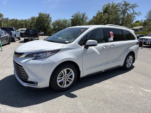 New 2026 Toyota Sienna Limited FWD image 5