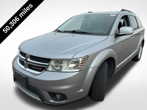 Used 2019 Dodge Journey SE w/ Premium Group image 2