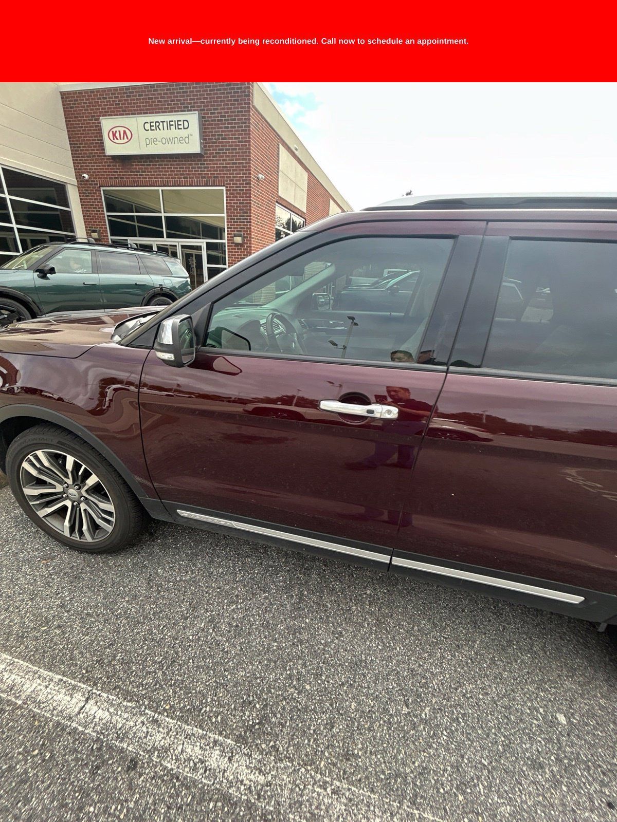 Used 2019 Ford Explorer Platinum AWD/4WD image 3