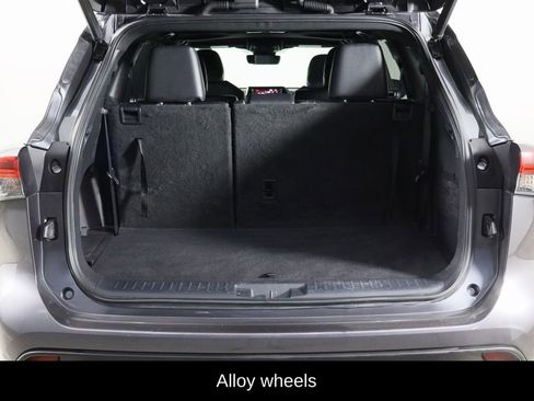 Used 2021 Toyota Highlander XSE image 18