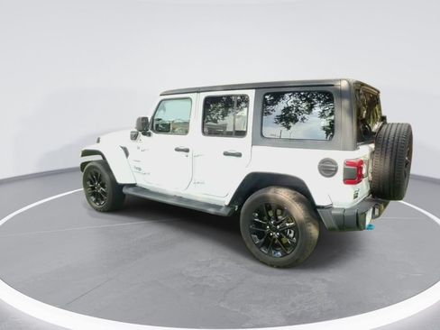 Used 2023 Jeep Wrangler Unlimited Sahara w/ Cold Weather Group AWD/4WD image 6
