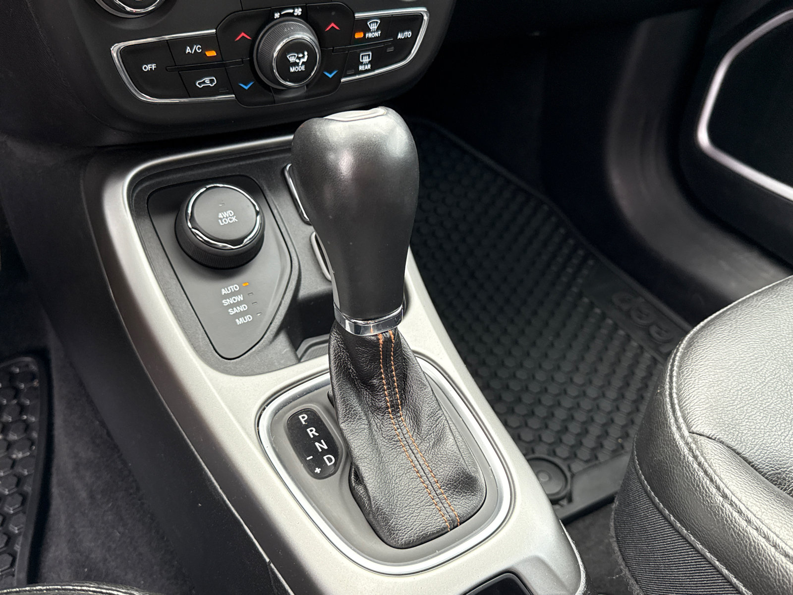 Used 2019 Jeep Compass Latitude w/ Popular Equipment Group AWD/4WD image 18