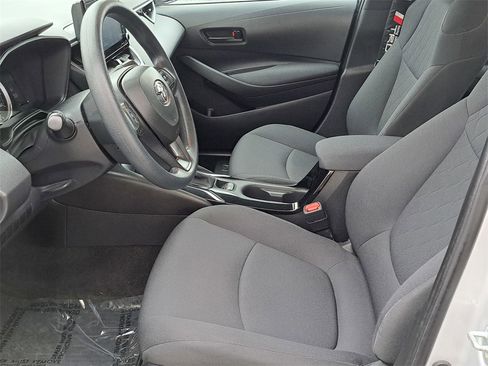 Used 2022 Toyota Corolla LE image 12