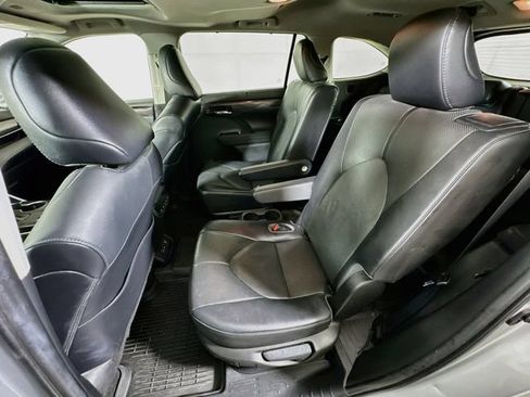 Used 2023 Toyota Highlander Limited AWD/4WD image 30