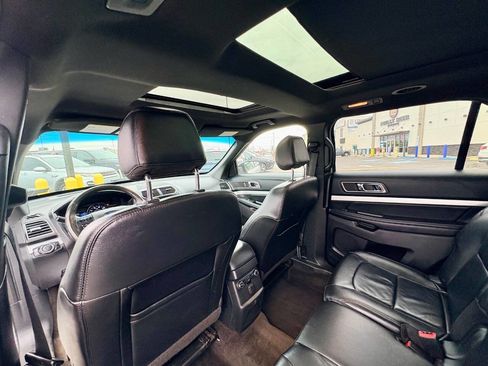 Used 2016 Ford Explorer XLT w/ Equipment Group 202A image 24