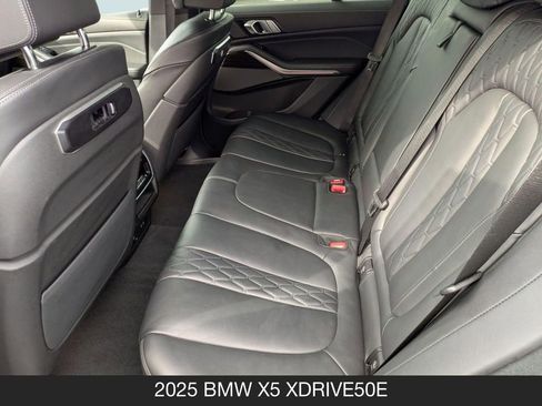 Used 2025 BMW X5 xDrive50e image 15