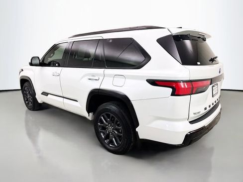 Used 2023 Toyota Sequoia Platinum AWD/4WD image 5