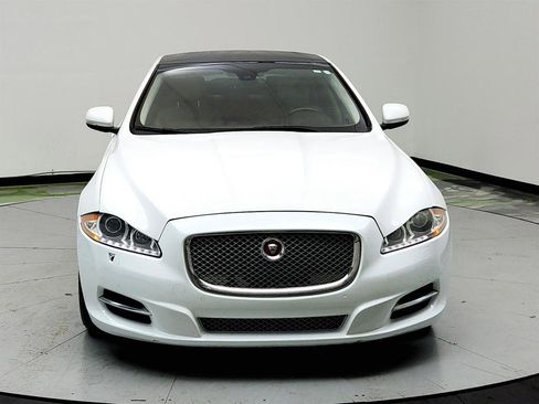 Used 2015 Jaguar XJ RWD image 2