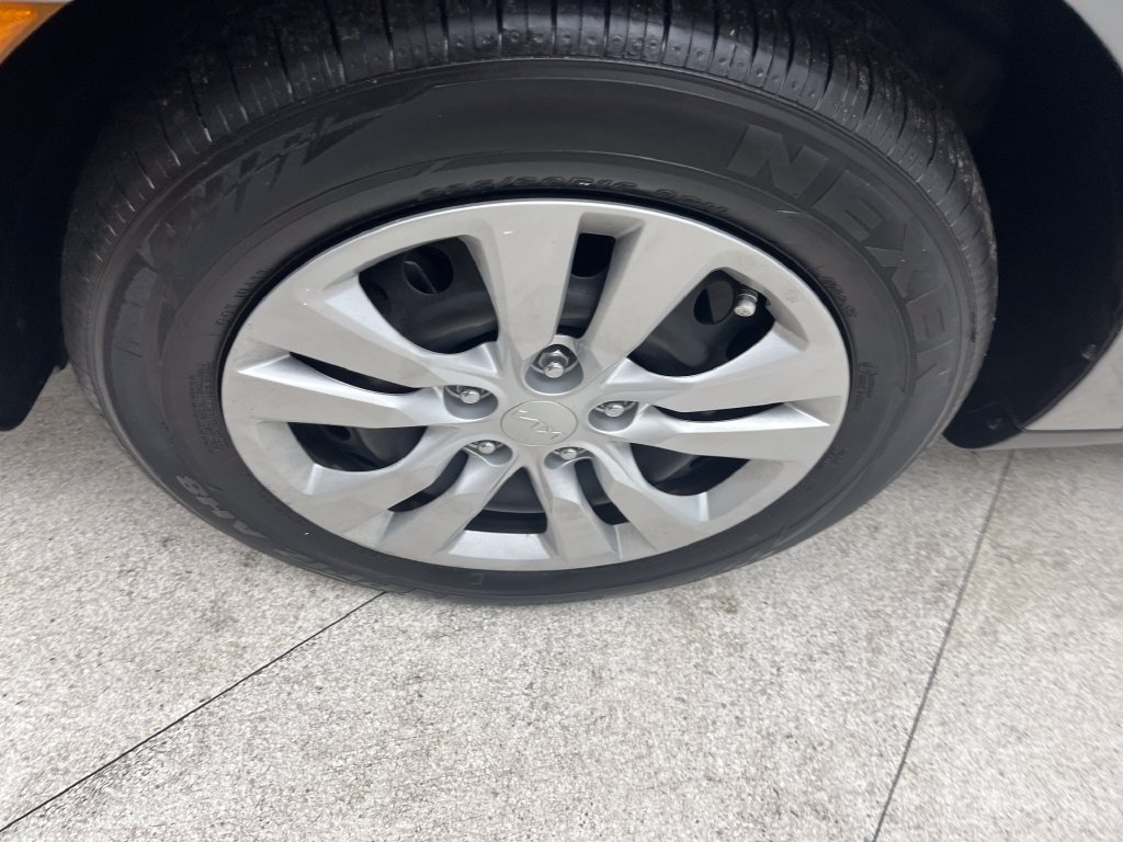 Certified 2025 Kia Soul LX FWD image 9