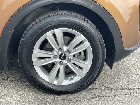 Used 2018 Kia Sportage LX image 9